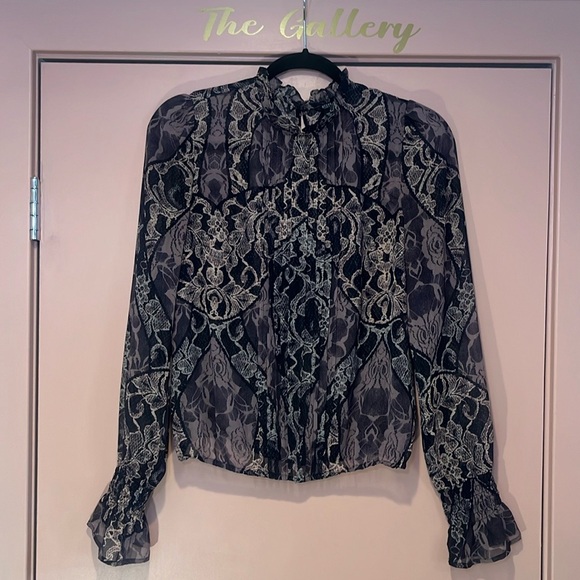 Flowy Multi-Lace Pattern Top - small - Picture 1 of 7